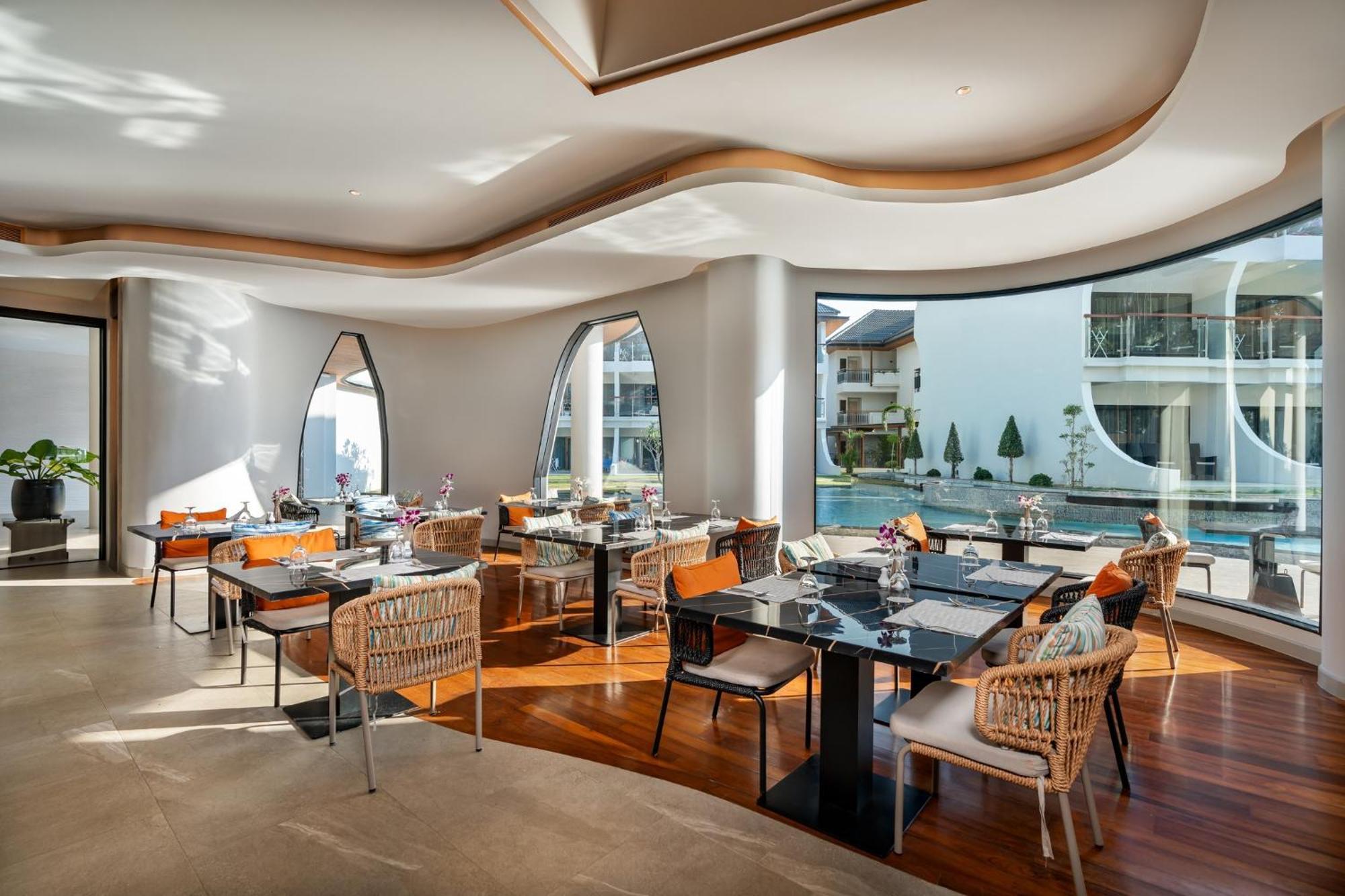 Amora Beach Resort Phuket Банг Тао Бийч Екстериор снимка