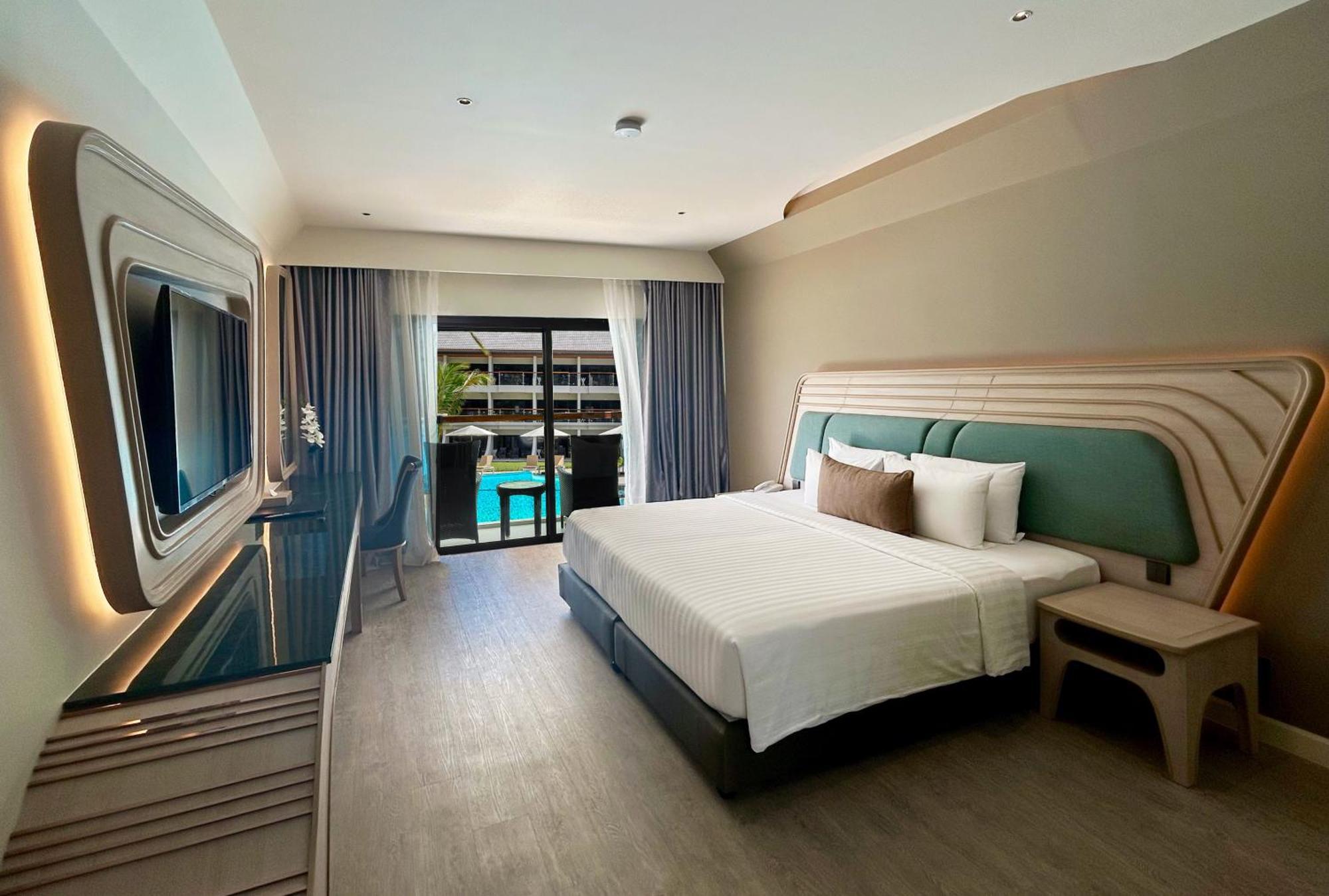 Amora Beach Resort Phuket Банг Тао Бийч Екстериор снимка