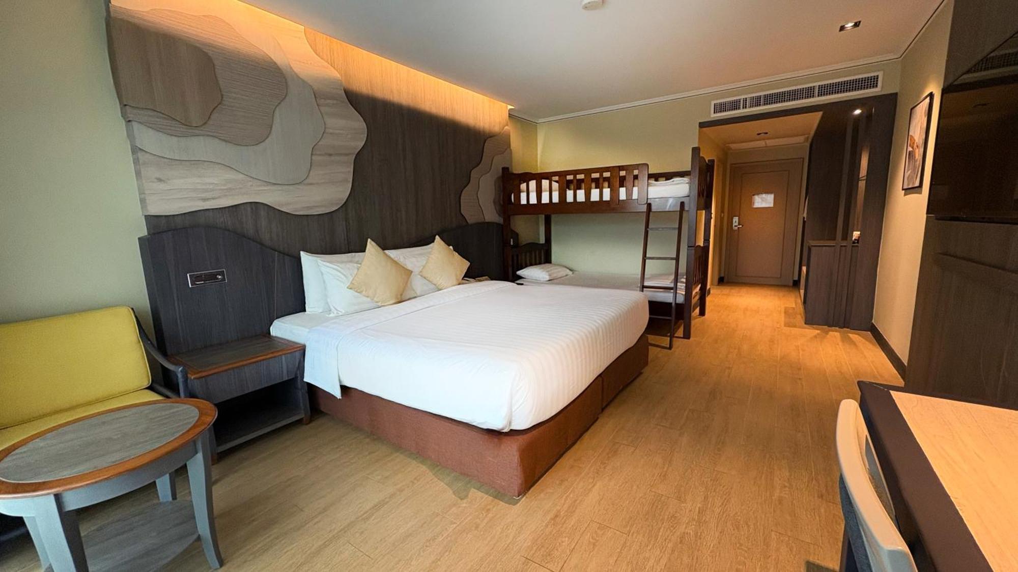 Amora Beach Resort Phuket Банг Тао Бийч Екстериор снимка