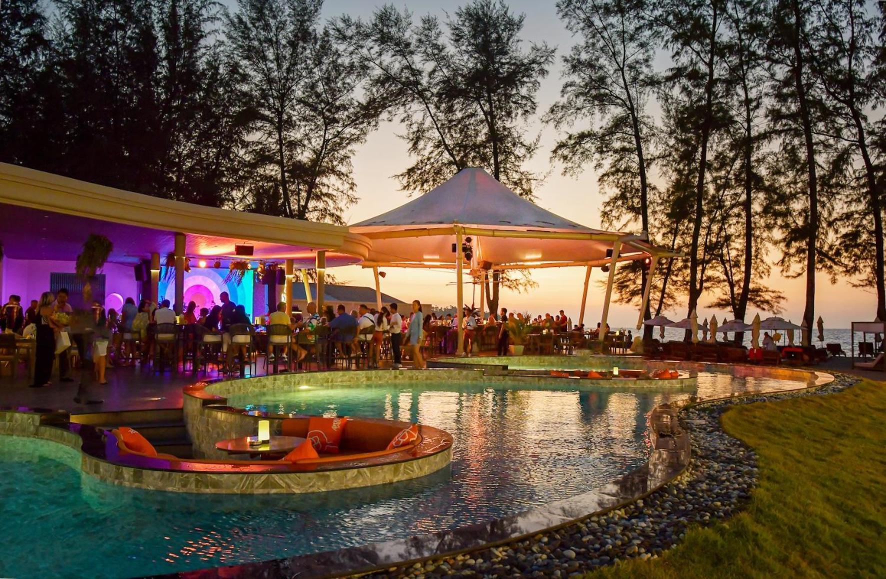 Amora Beach Resort Phuket Банг Тао Бийч Екстериор снимка