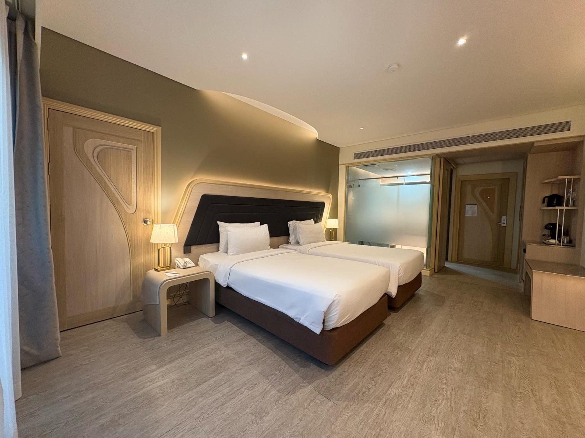 Amora Beach Resort Phuket Банг Тао Бийч Екстериор снимка