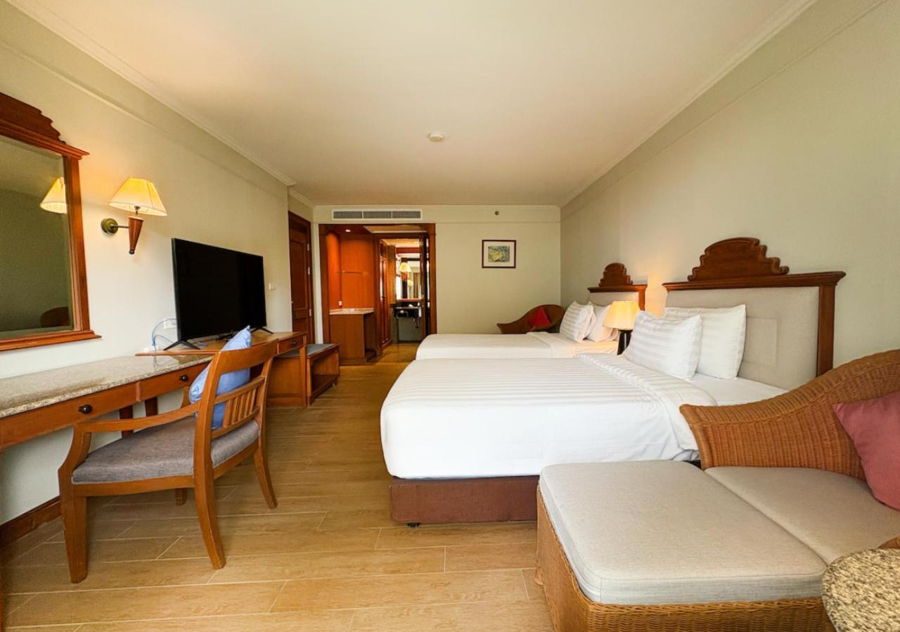 Amora Beach Resort Phuket Банг Тао Бийч Екстериор снимка
