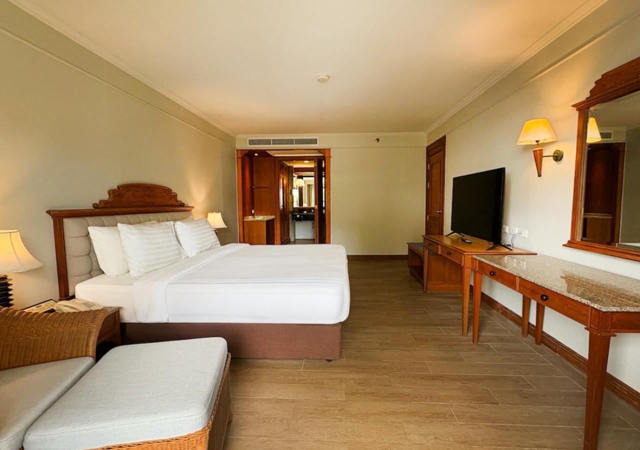 Amora Beach Resort Phuket Банг Тао Бийч Екстериор снимка